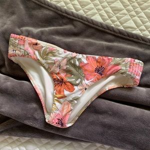 NWT billabong floral bikini bottoms